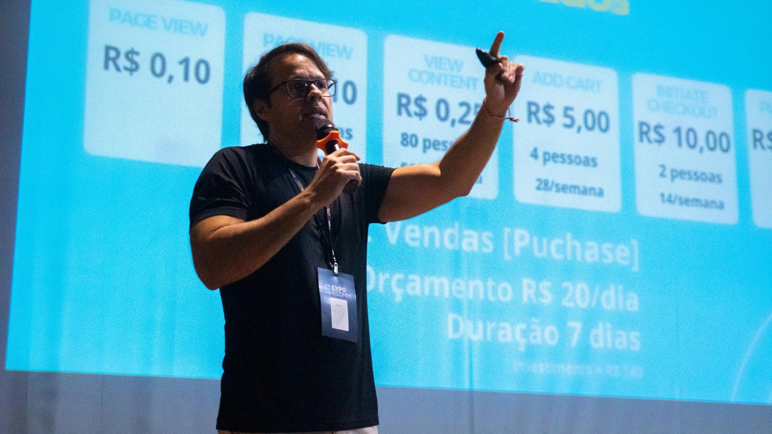 Rafael Lira em palestra na Expoecomm